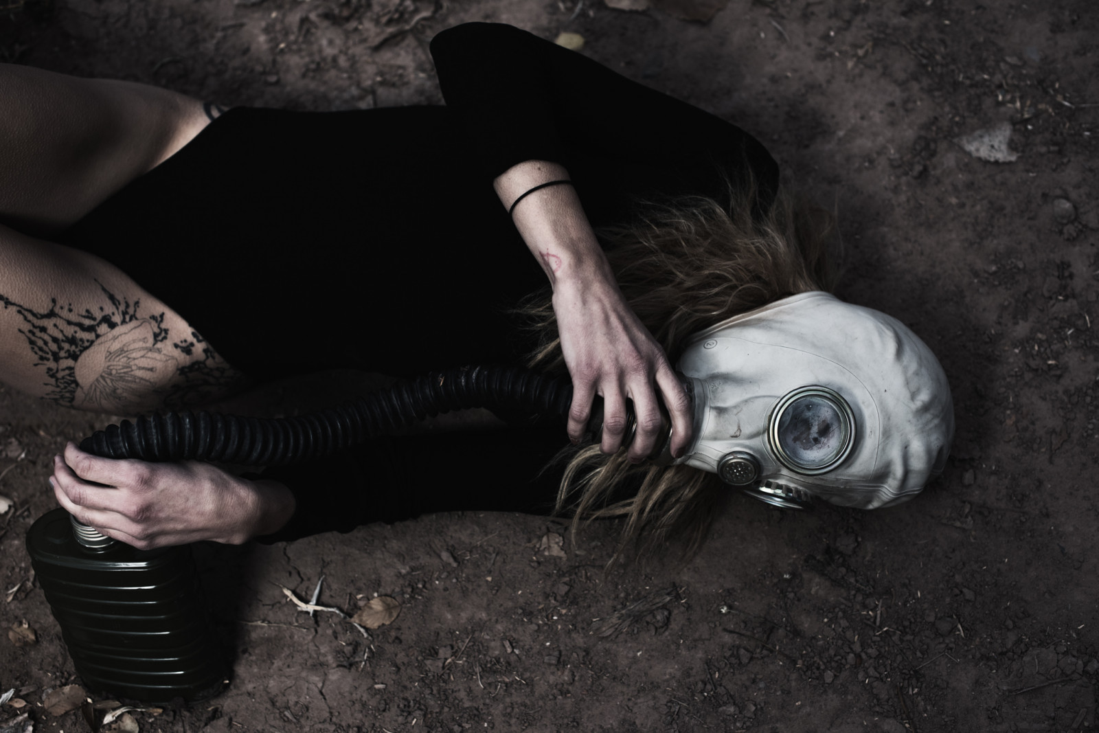 Černá, blondýnka, fotografování, tetování, móda, Stahovací, kloub, Albuquerque, dívka, D810, ruka, člověk, fotografie, tma, nádherný, ohromující, paže, redakční, napuštěné, darkbeauty, počítač tapeta, Černý a bílý, Lidské tělo, goth subkultury, Nové Mexiko, plynová maska, Rebeliciousmagazine, Quickbox
