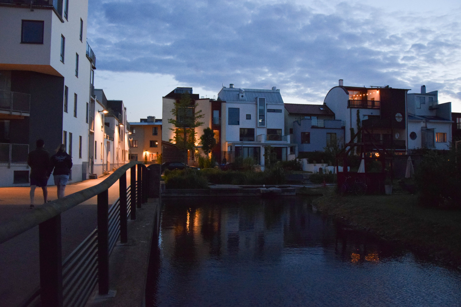 solnedgang, by, bybilledet, nat, arkitektur, afspejling, himmel, skyer, hus, skyline, aften, morgen, flod, by, sommer, Sverige, skumring, kanal, Tusmørke, lys, downtown, bygninger, Turning Torso, v strahamnen, sk ne, Moln, skymning, malmø, bl himmel, byområde, vandveje, menneskelig bosættelse, kvarter