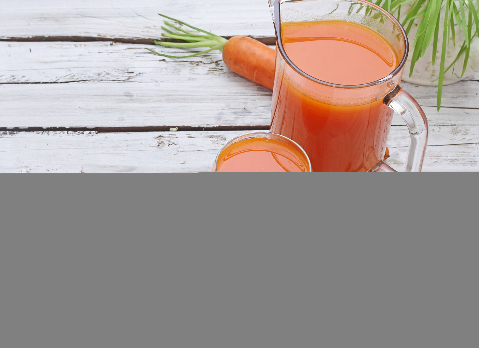 Wallpaper table, drink, glass, juice, carrots, tree, produce, jug