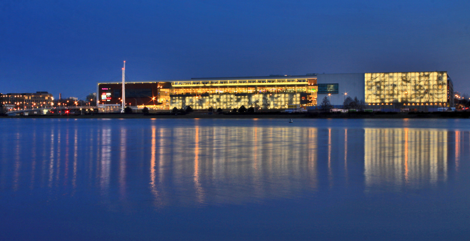 světla, moře, město, panoráma města, noc, architektura, jezero, voda, odraz, nebe, uklidnit, panoráma, večer, zrcadlo, Kánon, krystal, horizont, Polsko, soumrak, metropole, nakupování, Malta, Poznaň, stativ, barvy, svítání, mezník, eos, během dne, manuál, fasáda, polska, 50d, Pentacon, wielkopolska, Bigpoland, 2928