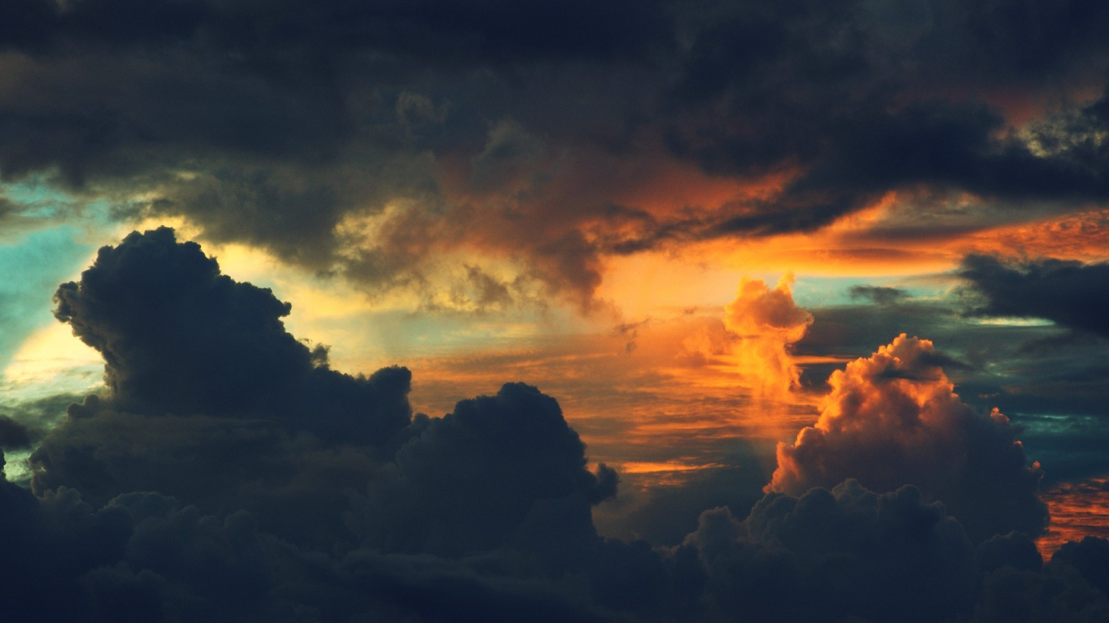 luz de sol, puesta de sol, naturaleza, cielo, Nubes, amanecer, noche, Mañana, horizonte, atmósfera, oscuridad, nube, montaña, amanecer, 1920x1080 px, Fenómeno atmosférico, resplandor crepuscular, Fenómeno geológico, Cielo rojo por la mañana, Fenómeno meteorológico