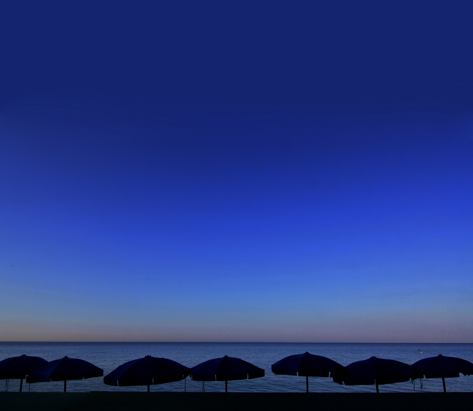 solnedgang, hav, himmel, strand, solopgang, blå, aften, horisont, atmosfære, skumring, Blu, 2012, Sky, daggry, udforske, paraplyer, hoppe, spiaggia, efterglød, Bordighera, ombrelloni