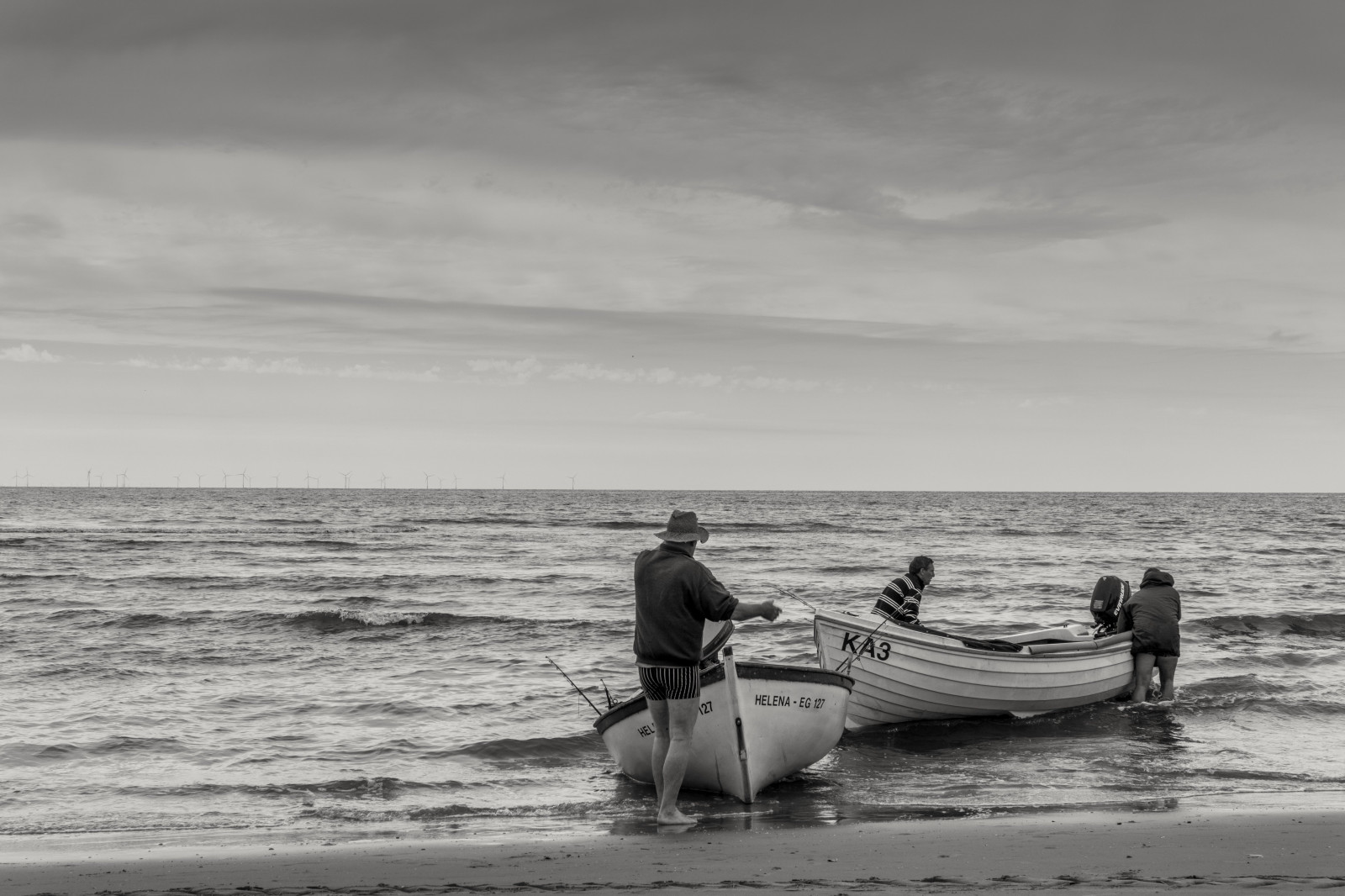 barca, monocromo, mare, acqua, puntellare, sabbia, cielo, fotografia, spiaggia, calma, costa, orizzonte, Olanda, vacanza, Olanda, Bergen, Egmond, nube, oceano, onda, filo, Noordholland, nl, kust, marea, Nederland, canottaggio, ricreazione, mare del Nord, bianco e nero, fotografia in bianco e nero, corpo d'acqua, vento onda, zeta, Zand, Noordzee, sonyilce6000, Egmondaanzee, coastal and oceanic landforms, boats and boating equipment and supplies