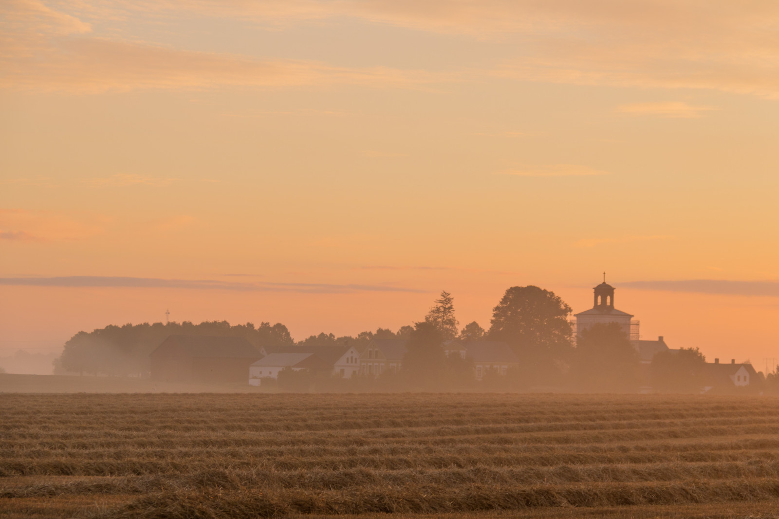 slunečnímu záření, krajina, západ slunce, nebe, pole, svítání, večer, ráno, mlha, slunce, horizont, soumrak, opar, venkovský, mrak, mlha, svítání, nebe, dimma, venkov, moln, landsbygd, soluppg ng, s dersl tt, landskap, exif modelu canoneos760d, geocountry, Kamera aby kánon, geocity, Model fotoaparátu canoneos760d, geostate, geolocation, EXIF čočka efs18200mmf3556is, exif aby kánon, EXIF isospeed 100, EXIF otvor 50, exif focallength 80mm, morgon, gisl v, zemědělství, prostý, prérie, atmosférický jev, odlesk