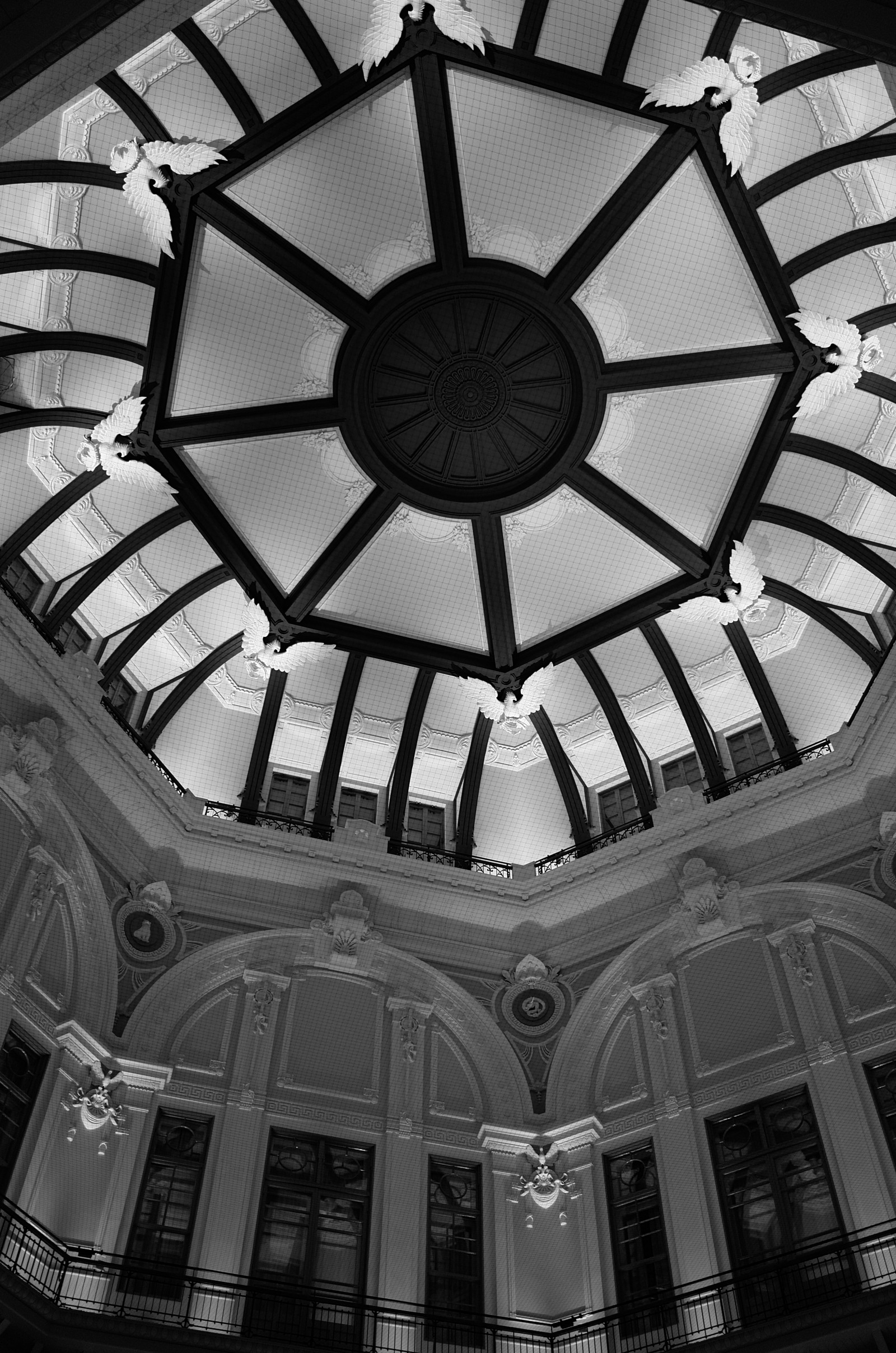 Japonsko, bílý, Černá, černobílý, okno, symetrie, sklenka, kruh, Leica, Tokio, kupole, jp, světlo, stanice, osvětlení, kolo, CC, tvar, design, strop, T, Tokijské centrální nádraží, leicat, Summicron, CreativeCommons, summicron235, 235, Černý a bílý, monochromatické fotografování, denní osvětlení
