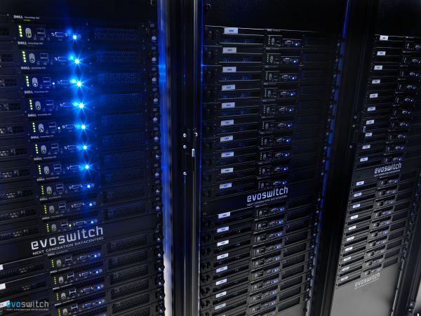 computer cluster,building,Disk array,computer hardware,electric blue,tower block