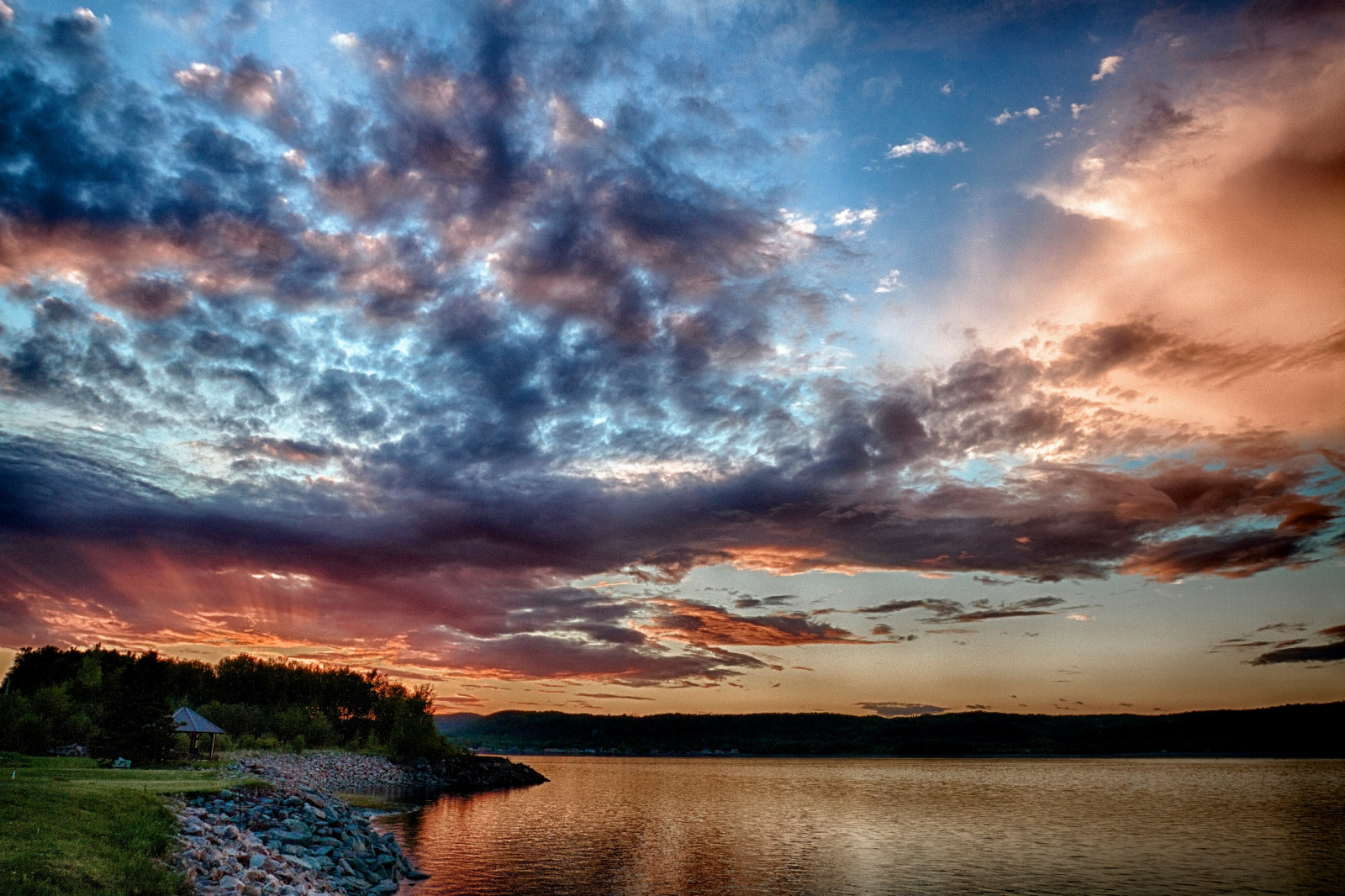 sollys, landskab, solnedgang, hav, natur, afspejling, himmel, solopgang, aften, morgen, kyst, flod, Canon, horisont, atmosfære, Canada, skumring, forår, Quebec, paysage, Sky, daggry, ocean, bølge, 7d, coucherdesoleil, printemps, Saguenay, que bEC, rivie re, saguenaylacsaintjean, paysagedusaguenay, saguenaylacstjean, saguenaylandscape, Chicoutimi, ef1635mmf28liiusm, printanie re, normandgaudreault, efterglød, meteorologisk fænomen