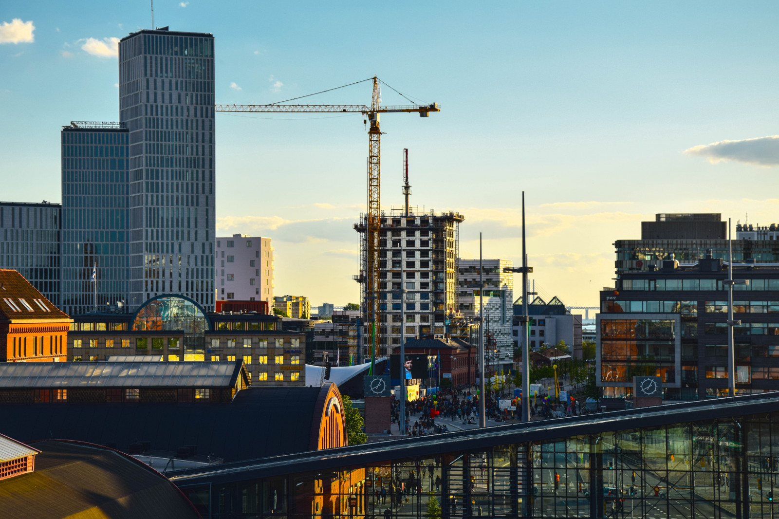 západ slunce, město, panoráma města, architektura, městský, odraz, nebe, vozidlo, panoráma, mrakodrap, večer, věž, most, Švédsko, soumrak, doprava, metropole, jeřáby, centrum, cityview, budovy, Malmo, Malm Centralstation, clarionhotel, Malmo žít, centralstationstation, mezník, urban area, vodní, Metropolitní oblast, lidské osídlení, panelový dům, veřejná doprava