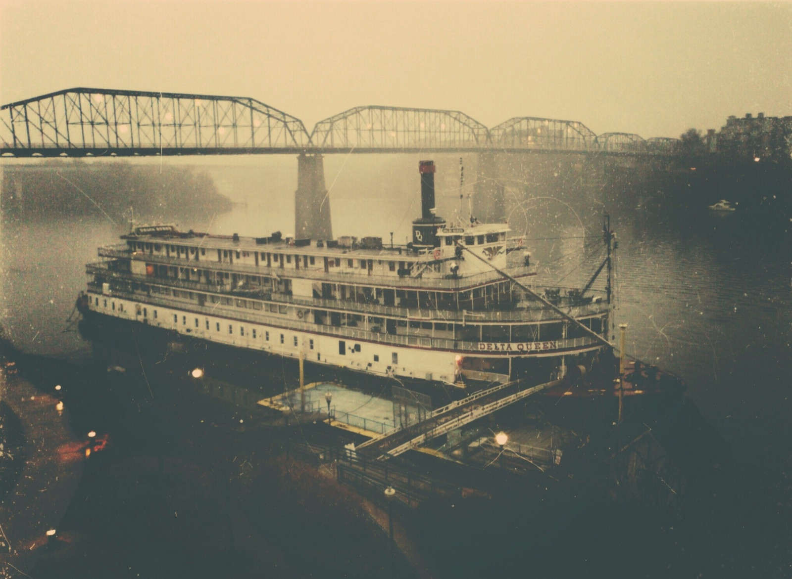 ไฟ, เรือ, ทะเล, ยานพาหนะ, ฝน, หมอก, ขนส่ง, เรือข้ามฟาก, Chattanooga, เทนเนสซี, อดีต, มีหมอก, หมอก, flickr, ย้อนยุค, เรือบรรทุกสินค้า, โคมไฟ, riverboat, ทางน้ำ, เรือบรรทุกน้ำมัน, การขนส่งสินค้า, walnutstreetbridge, tennesseeriver, coolidgepark, grayclouds, เรือบรรทุกสินค้า, เรือโดยสาร, เรือกลไฟ, เรือเดินสมุทร, deltaqueen, การดูถูก