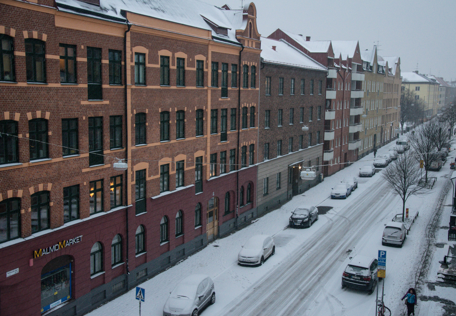 město, ulice, panoráma města, architektura, auto, budova, sníh, zima, vozidlo, ráno, město, Evropa, doprava, Sverige, centrum, Pohled, počasí, venkovní, sk nel n, se, nebe, sn, m LLEV ngen, Street View, Malmo, urbannature, sofielundsv gen, fasáda, urban area, vodní, sousedství, obytný prostor