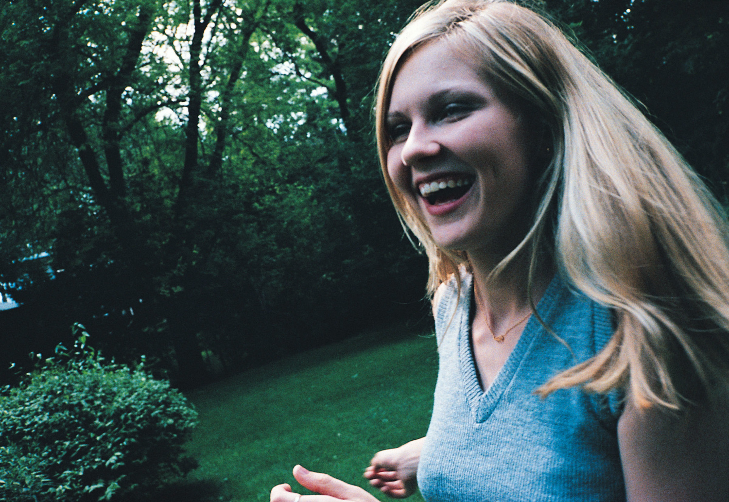 model, portrét, fotografování, filmy, modrý, vlasy, emoce, Osoba, vzduch, dívka, krása, usměj se, žena, dáma, mary, lux, portrétní fotografie, focení, mimika, bonnie, Therese, cecilia, sofiacoppola, Kirsten Dunstová, Josh Hartnett, James Woods, kathleenturner, thevirginsuicides, robertschwartzman, Lisabon