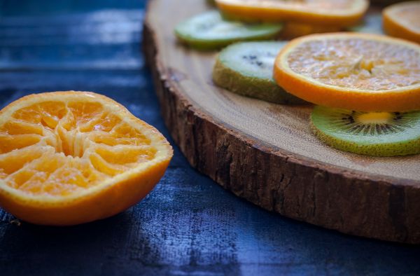 fruit,orange,kiwi,sliced