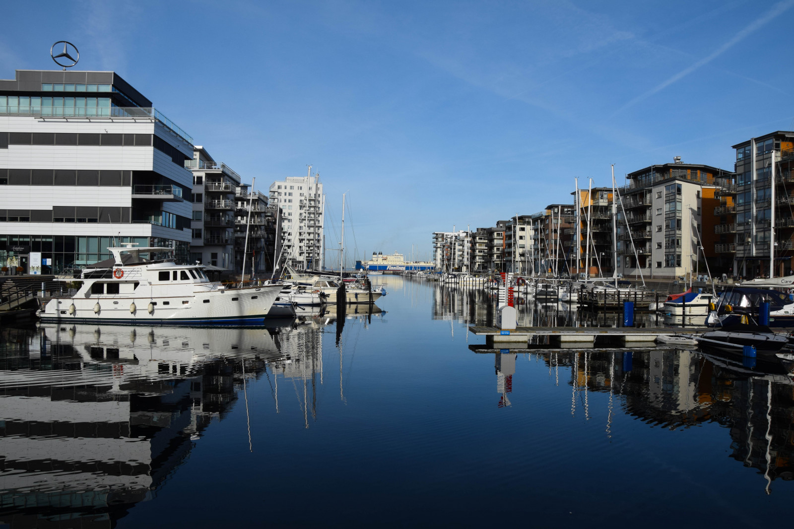 loď, moře, panoráma města, voda, budova, odraz, nebe, vozidlo, mraky, přístav, dok, Sverige, Marina, podzim, venkovní, odrazy, lodě, sk nel n, se, spegling, v strahamnen, dockan, dockplatsen, Malmo, přístav, b dehet, dockanmarina, plavidlo, kanál, vodní