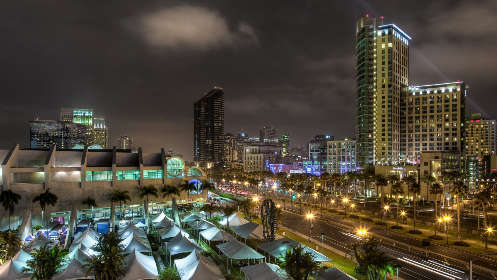 แนวนอน, ไฟ, เมือง, ถนน, cityscape, กลางคืน, สถาปัตยกรรม, อาคาร, การเปิดรับแสงเป็นเวลานาน, เมฆ, เส้นขอบฟ้า, ตึกระฟ้า, ทันสมัย, ต้นปาล์ม, ประติมากรรม, แคลิฟอร์เนีย, สหรัฐอเมริกา, เต็นท์, เส้นทางแสง, มหานคร, ซานดิเอโก, ตัวเมือง, สถานที่สำคัญ, ภาพหน้าจอ, เขตเมือง, ปริมณฑล, นิคมอุตสาหกรรมของมนุษย์, ย่านที่อยู่อาศัย, หอบล็อก