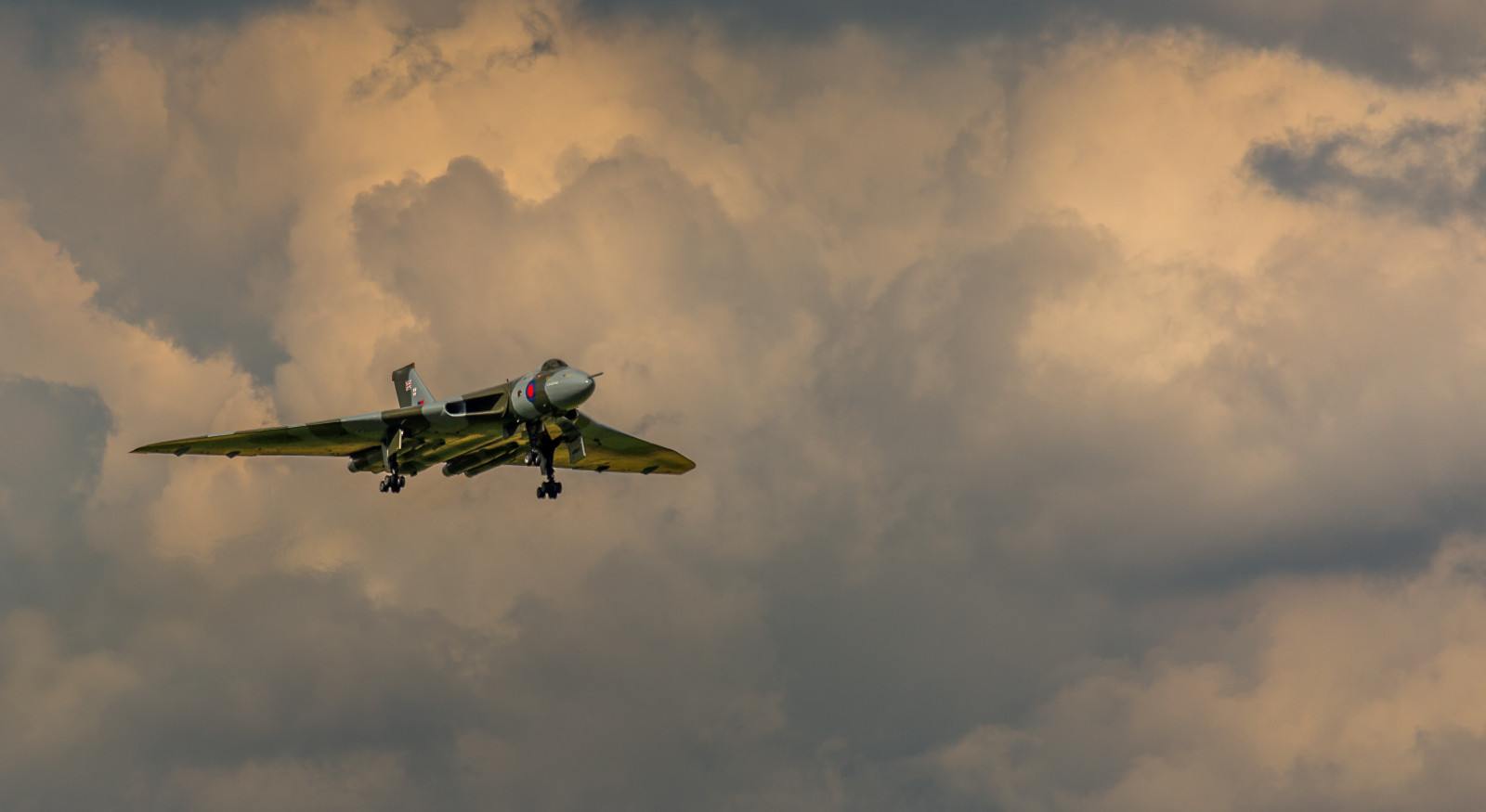 show, Spojené království, Anglie, mrak, slunce, Sluneční svit, mraky, Kánon, eos, Apache, flickr, den, platnost, Zobrazit, zakalený, Británie, letadlo, vzduch, sjednocený, skvělý, královský, červenec, Království, Slunný, přední, lincolnshire, helikoptéra, strana, Lincoln, 5 d, Vulkán, raf, síly, Waddington, 2014, mk3, xh558, vulcanbomber, airobatics, ef100400l, 5D3, 5diii