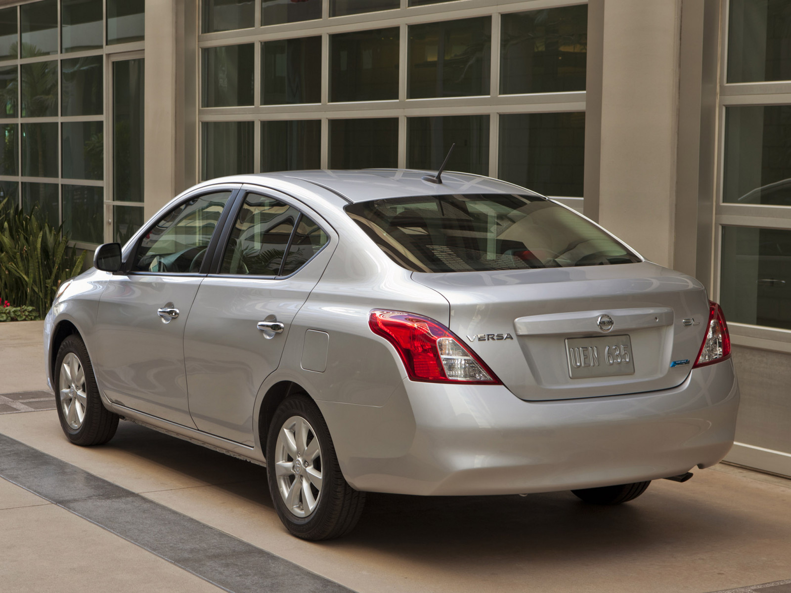 auto, vozidlo, Nissan, 2013, limuzína, netcarshow, netcar, obrázky vozidel, photo auto, versa, pozemní vozidla, automobilový exteriér, automobil make, rodinný vůz, kompaktní vůz, subcompact auto, střední velikost auta, nissan Tiida, nissan Sentra, toyota Belta