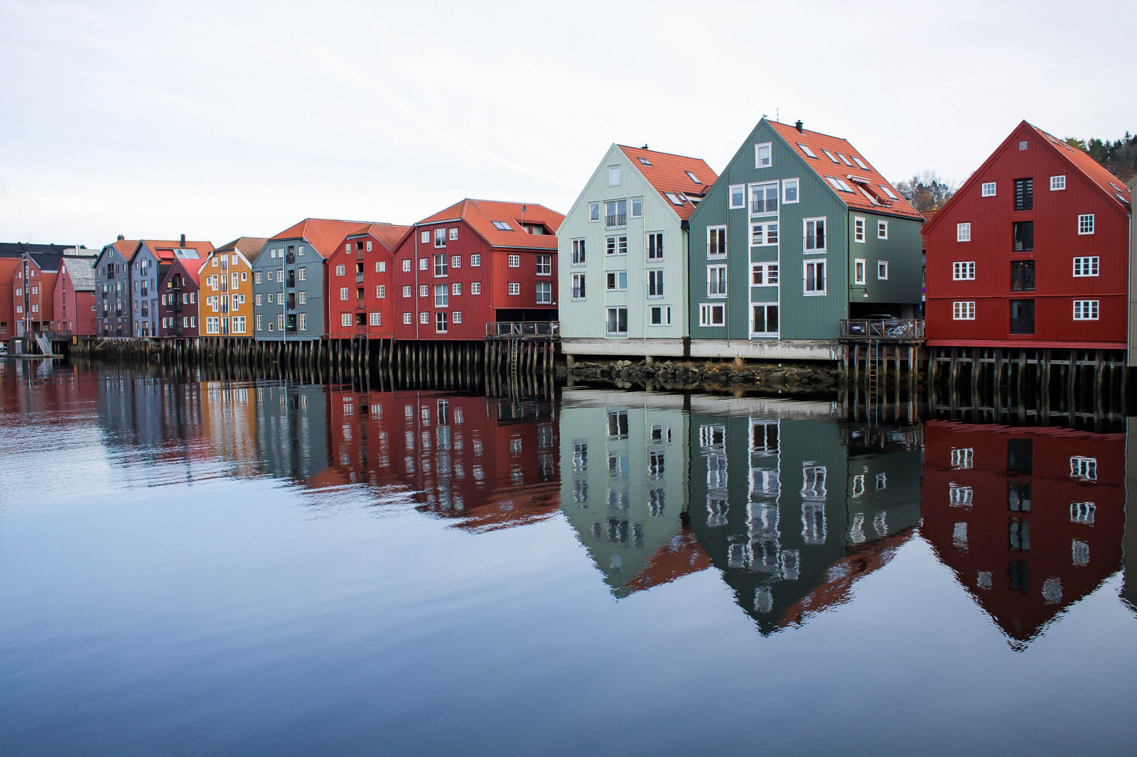 loď, panoráma města, voda, odraz, vozidlo, dřevo, Norsko, Kánon, Trondheim, barva, stožáry, vodní, canon1100d, visitnorway, docs