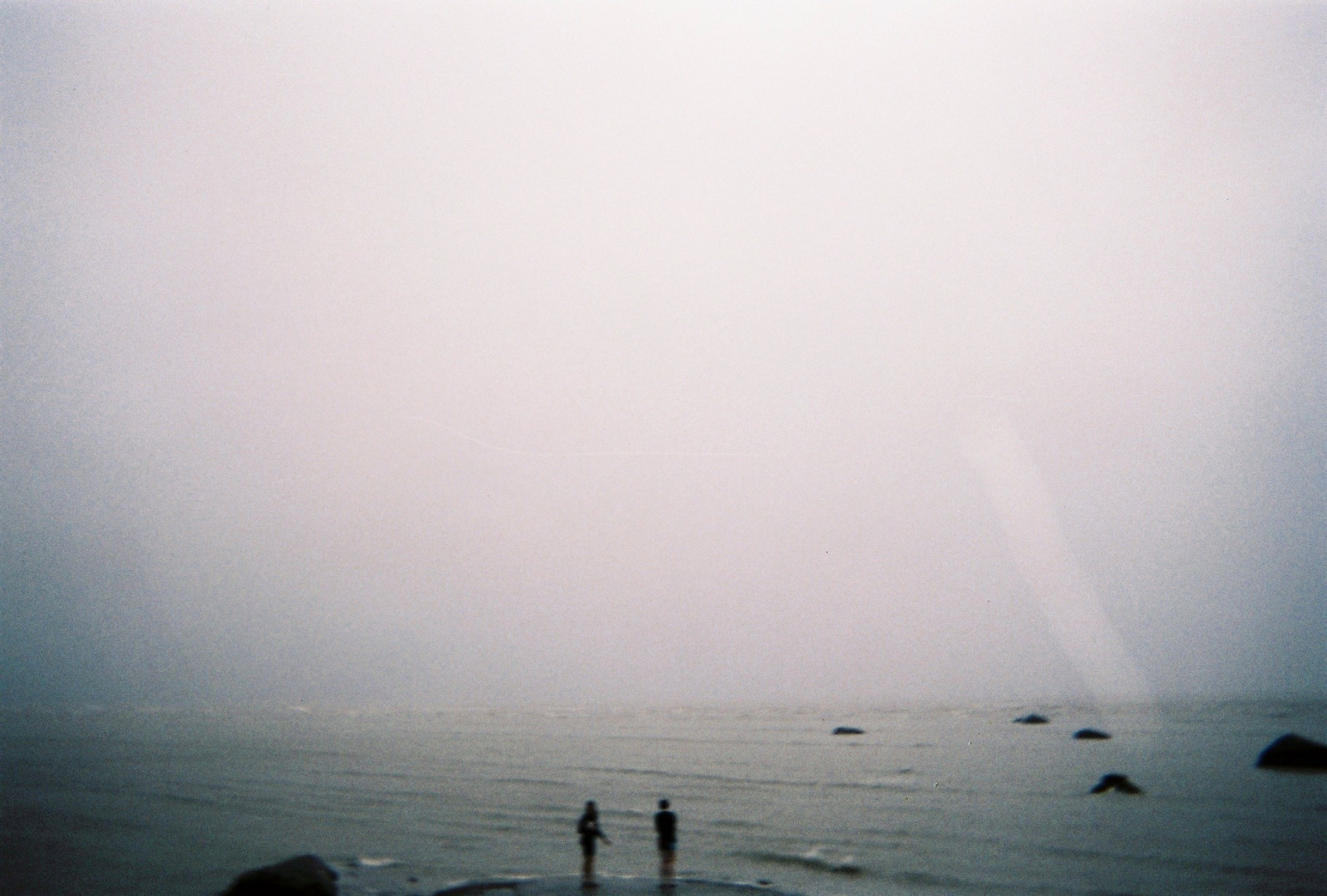 lidé, moře, voda, nebe, uklidnit, Fotoaparát, modrý, ráno, mlha, horizont, atmosféra, skály, 35MM, mlhavý, mrak, mlha, oceán, vlna, film, 400, mořská vlna, jednorázový, jev