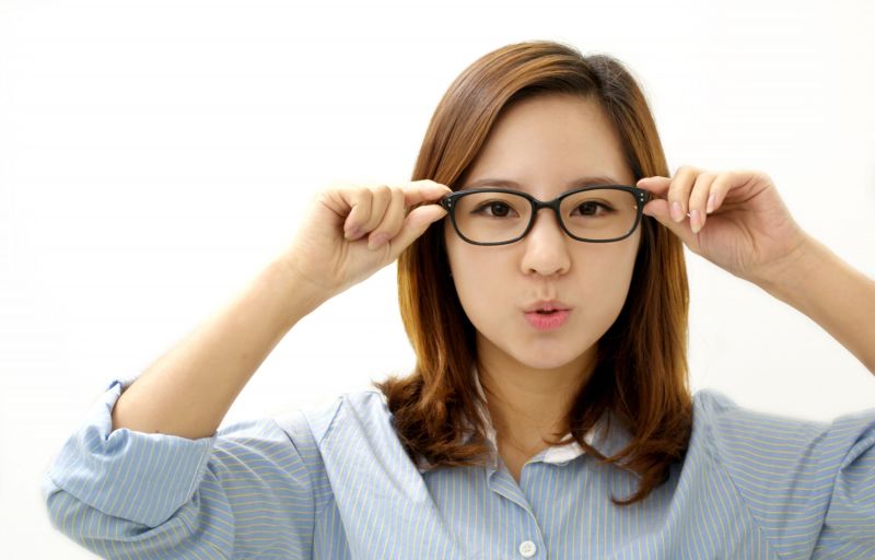 visage,brunette,roux,Fond simple,Femmes avec des lunettes,des lunettes de soleil