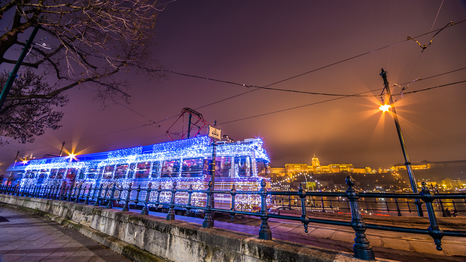 landskab, gadebelysning, by, bybilledet, nat, arkitektur, afspejling, himmel, vinter, afdeling, skyline, blå, aften, morgen, bro, by, Nikon, jul, ramme, skumring, sporvogn, julelys, Budapest, Ungarn, metropol, struktur, elektricitet, vinkel, 2014, lys, lang, træ, downtown, time, bred, ultra, plante, fuld, xmas, belysning, milepæl, ledig, D600, FX, byområde, turistattraktion, hovedstadsområde, explosure, forceberg, szabogyul4, elforsyning