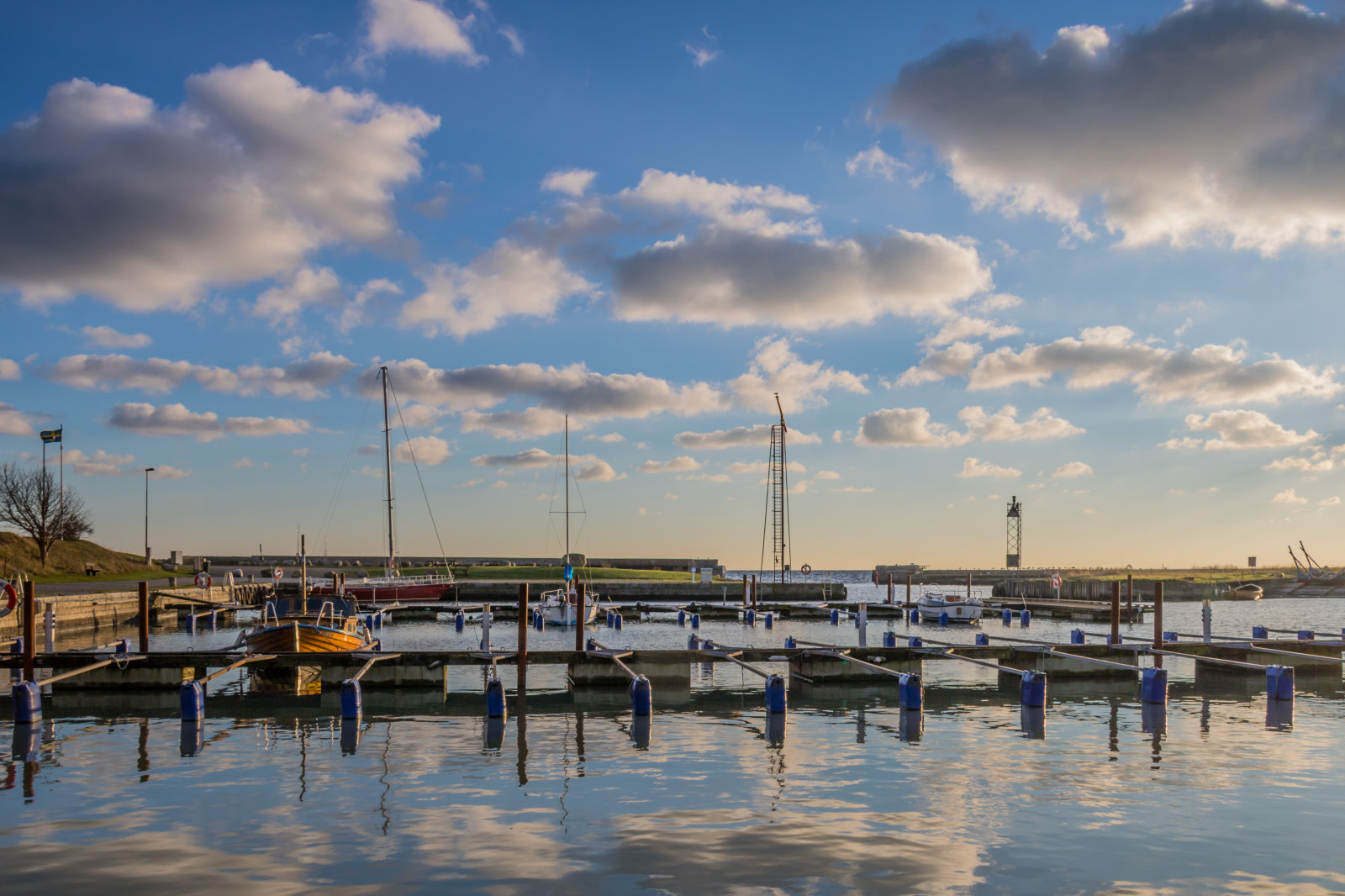 loď, západ slunce, moře, panoráma města, záliv, voda, pobřeží, odraz, nebe, vozidlo, večer, řeka, přístav, molo, dok, soumrak, Marina, mrak, přístav, b t, hamn, smygehuk, reflektion, kanál, exif modelu canoneos760d, geocountry, Kamera aby kánon, geocity, Model fotoaparátu canoneos760d, geostate, geolocation, EXIF čočka efs18200mmf3556is, exif aby kánon, EXIF isospeed 100, exif focallength 20mm, EXIF otvor 10, raflection, vodní, tělo z vody