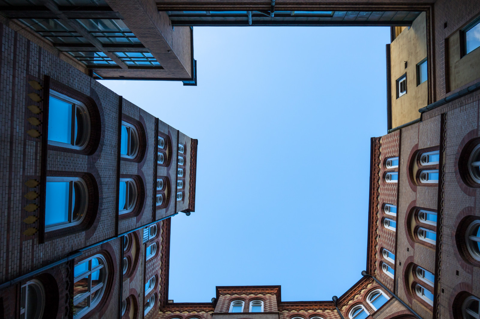 okno, ulice, architektura, budova, nebe, stěna, silnice, Dům, modrý, UMĚNÍ, barva, fotosondag, nebe, byggnad, hus, Malmo, lejonpassagen, design, domů, exif modelu canoneos760d, geocountry, Kamera aby kánon, geocity, Model fotoaparátu canoneos760d, geostate, geolocation, EXIF čočka efs18200mmf3556is, exif aby kánon, EXIF isospeed 100, EXIF otvor 63, exif focallength 18mm, fs161030, emellan, fasáda, Snímek obrazovky, urban area