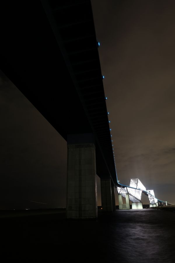 monochrome,night,architecture,reflection,sunlight,symmetry