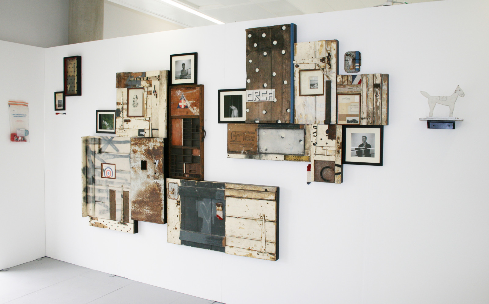 dřevo, bílý, Černá, UMĚNÍ, koláž, kov, papír, tisk, nalezeno, srdce, střih, shromáždění, smíšená média, výtvarné umění, Leeds, puntíky, fotografie, lepit, Leedsmet, Stupně, Foundphotography, 2013, Alistairwoods, Alistairwoodsartist