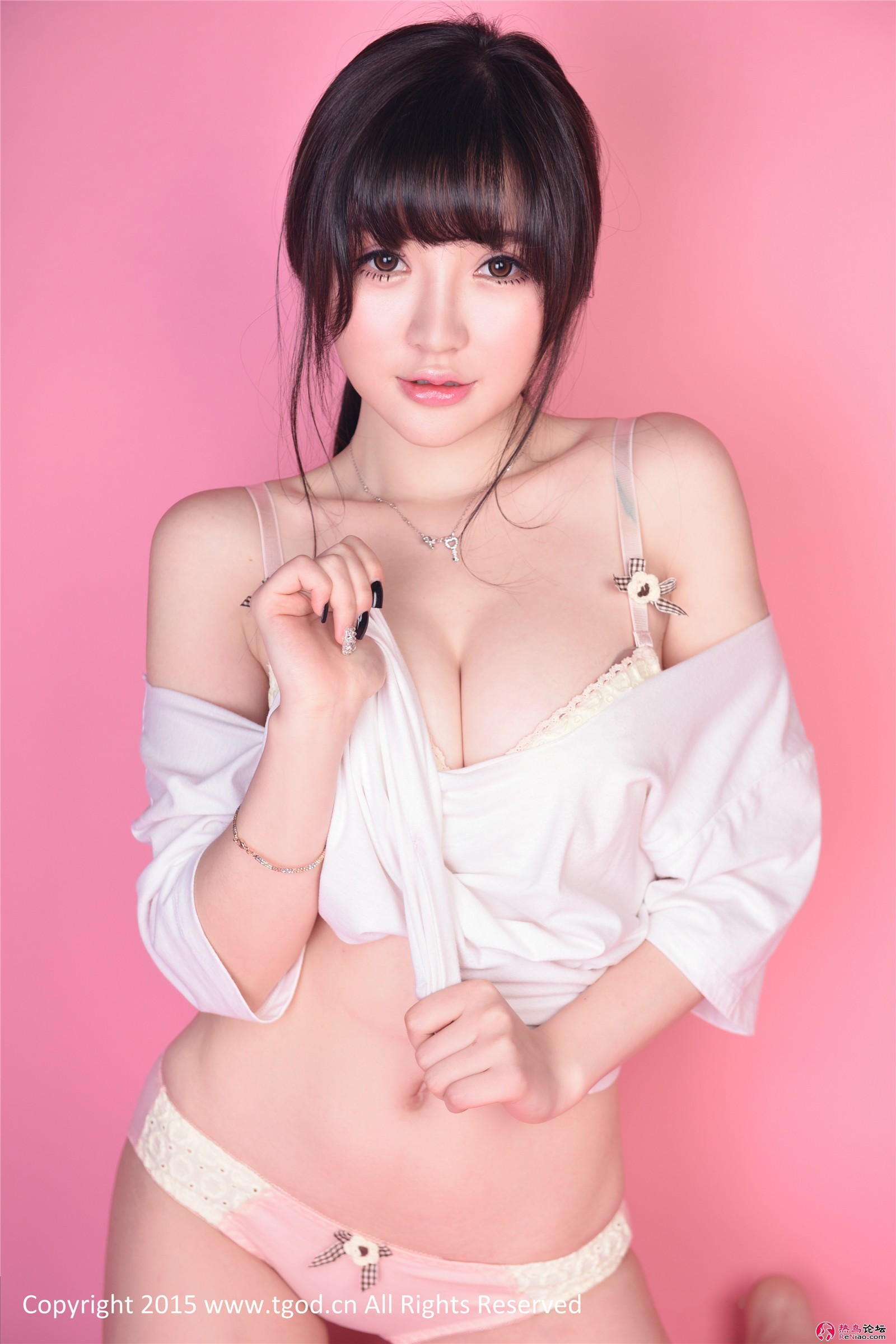 ženy, model, dlouhé vlasy, bruneta, při pohledu na diváka, asijský, černé vlasy, hnědé oči, výstřih, vlasy, pusa, spodní prádlo, kalhotky, růžový, oblečení, Minié Mini, ruka, prst, noha, blond, účes, hruď, focení, hnědé vlasy, břicho, Lidské tělo, kufr, stehno, hlubotiskové idol, spodní prádlo, japonský idol