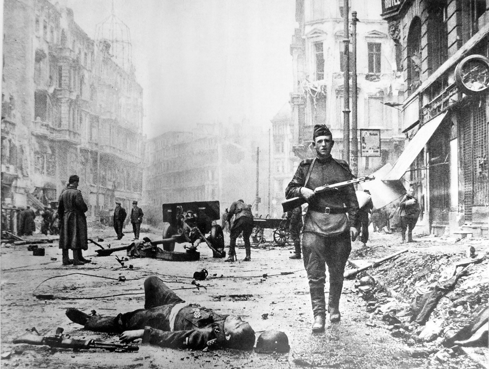 Che Cos è L Anarchia Militare