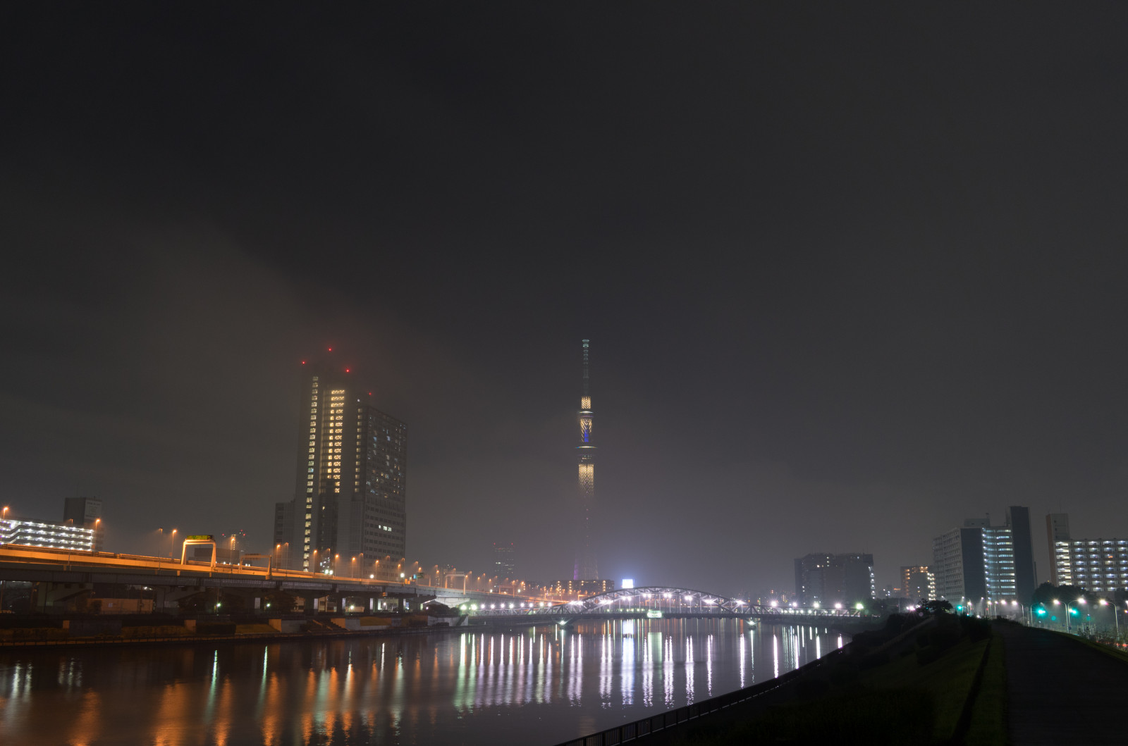 Japonsko, město, panoráma města, noc, architektura, odraz, panoráma, mrakodrap, večer, věž, most, horizont, soumrak, Leica, metropole, Tokio, jp, Skytree, světlo, mrak, zakalený, svítání, osvětlené, osvětlení, CC, tma, T, mezník, Tokyo Sky Tree, Miyabi, leicat, Summicron, CreativeCommons, summicron235, 235, atmosférický jev, Metropolitní oblast, lidské osídlení