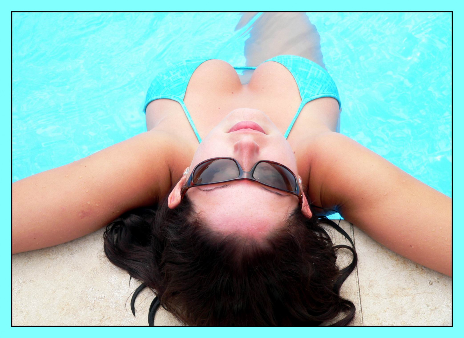 tvář, portrét, sluneční brýle, voda, brýle, modrý, vlasy, knír, pusa, nos, kůže, hlava, odstíny, krása, oko, ruka, bazén, smysl, plavky, póza, femme, krk, účes, ysplix, vision care, vousy, tyrkysová, brýlí, chercherlafemme