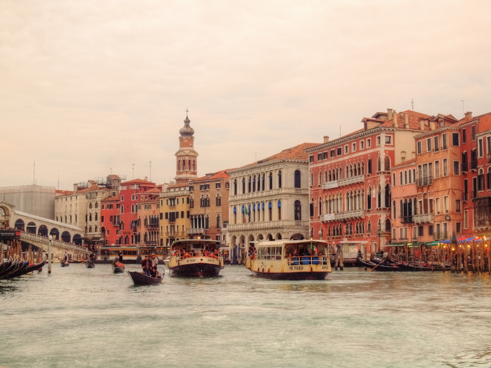 landskab, båd, by, bybilledet, Italien, gammel, vand, bygning, himmel, Venedig, aften, havn, by, kanal, metropol, vandskab, fartøjer, kanal, byer, Veneto, facade, kanaler, vandveje, gondol, Rialto, grandcanal, water transportation