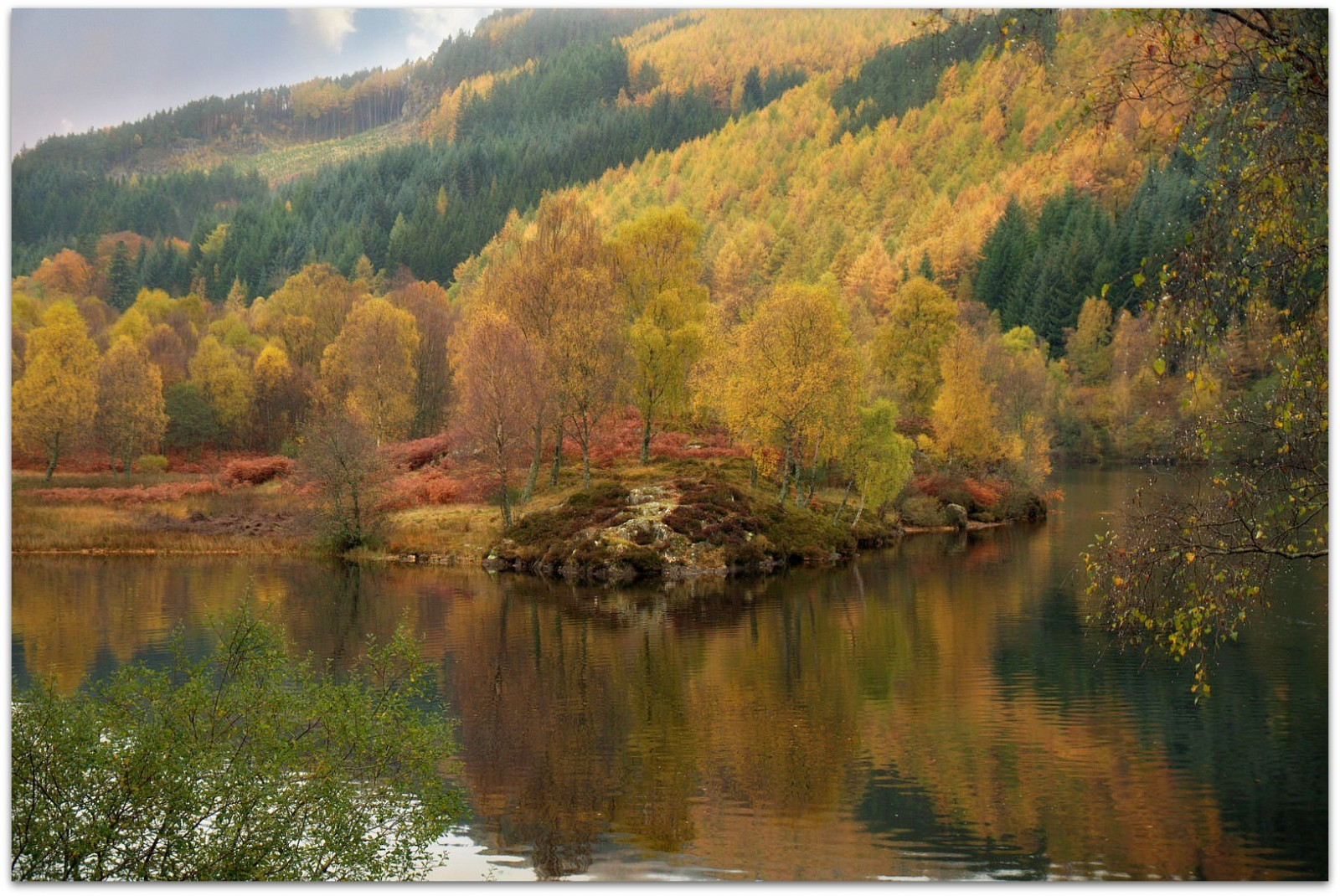 krajina, les, jezero, odraz, Skotsko, řeka, divočina, rybník, Drsný, chůze, mokřadní, strom, podzim, list, sezóna, mygearandme, sunrays5, pleso, zálesí, dundee, Pitlochry, Loch Tummel, ericrobbniven, jezero, pentaxk50, místo výskytu