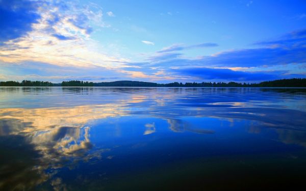 mirror,reflection,clouds,smooth surface,day,clearly