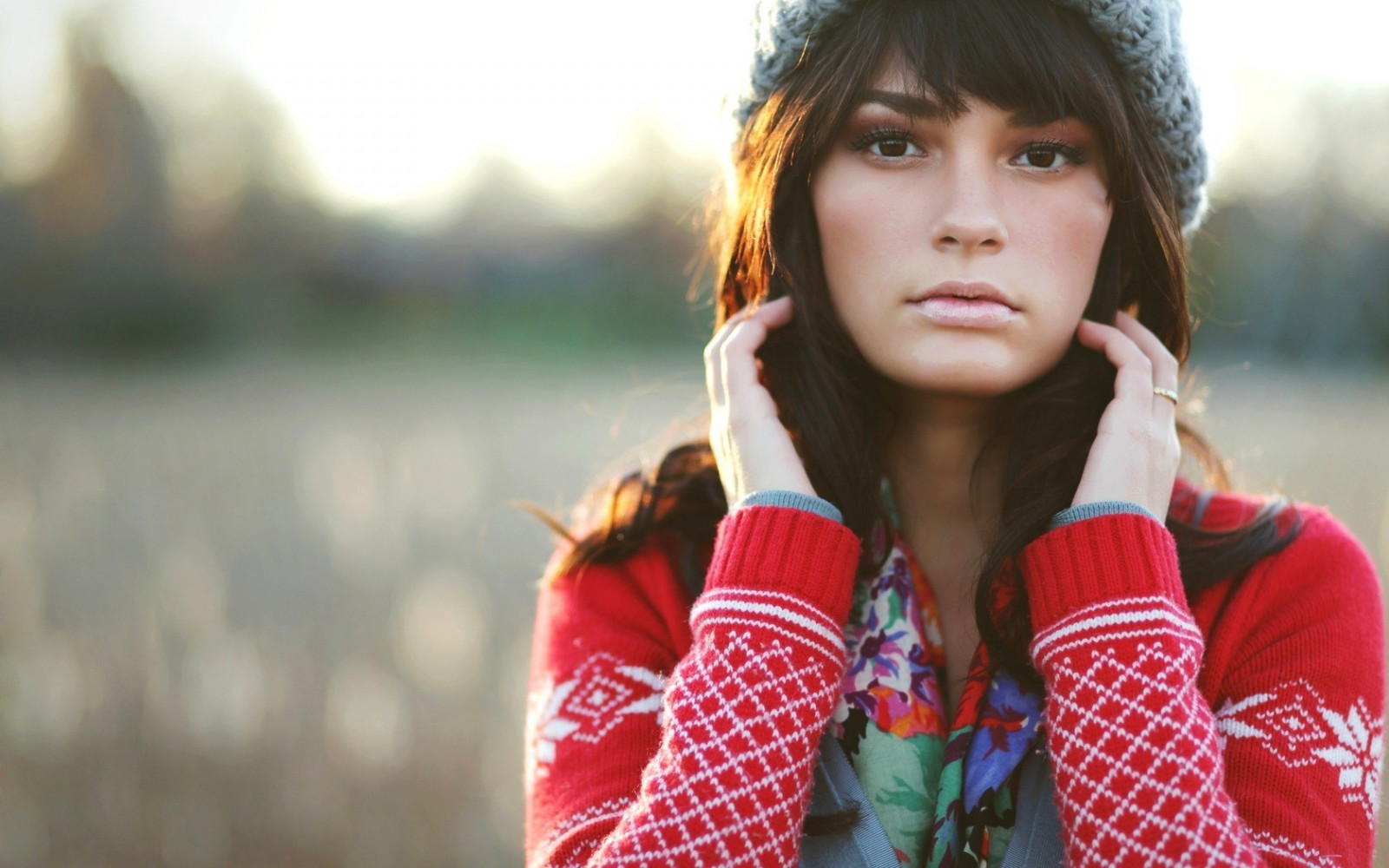 lidé, model, portrét, bruneta, Červené, fotografování, emoce, Osoba, dítě, dívka, krása, usměj se, 1680x1050 px, portrétní fotografie, focení, mimika, batole