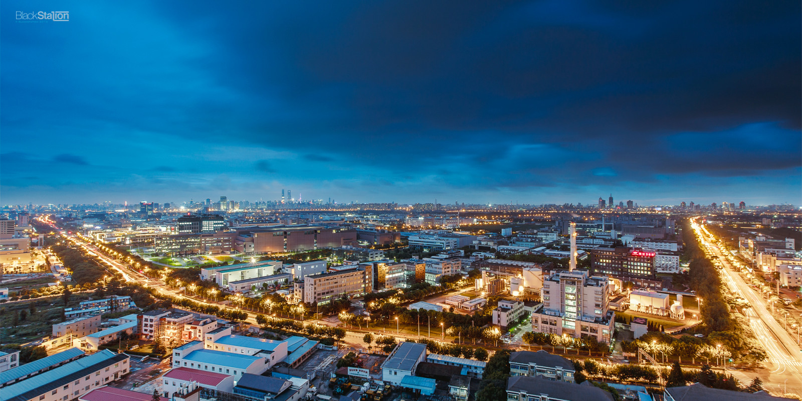 città, strada, paesaggio urbano, notte, architettura, Cina, urbano, cielo, strada, Turismo, orizzonte, grattacielo, sera, Canone, orizzonte, panorama, crepuscolo, vista a volo d'uccello, metropoli, Shanghai, viadotto, nube, centro, viaggio, edifici, CBD, punto di riferimento, giorno, area urbana, attrazione turistica, sfondo del computer, area metropolitana, palazzone, fotografia aerea, ispiratore, autostrade, Skyscraping