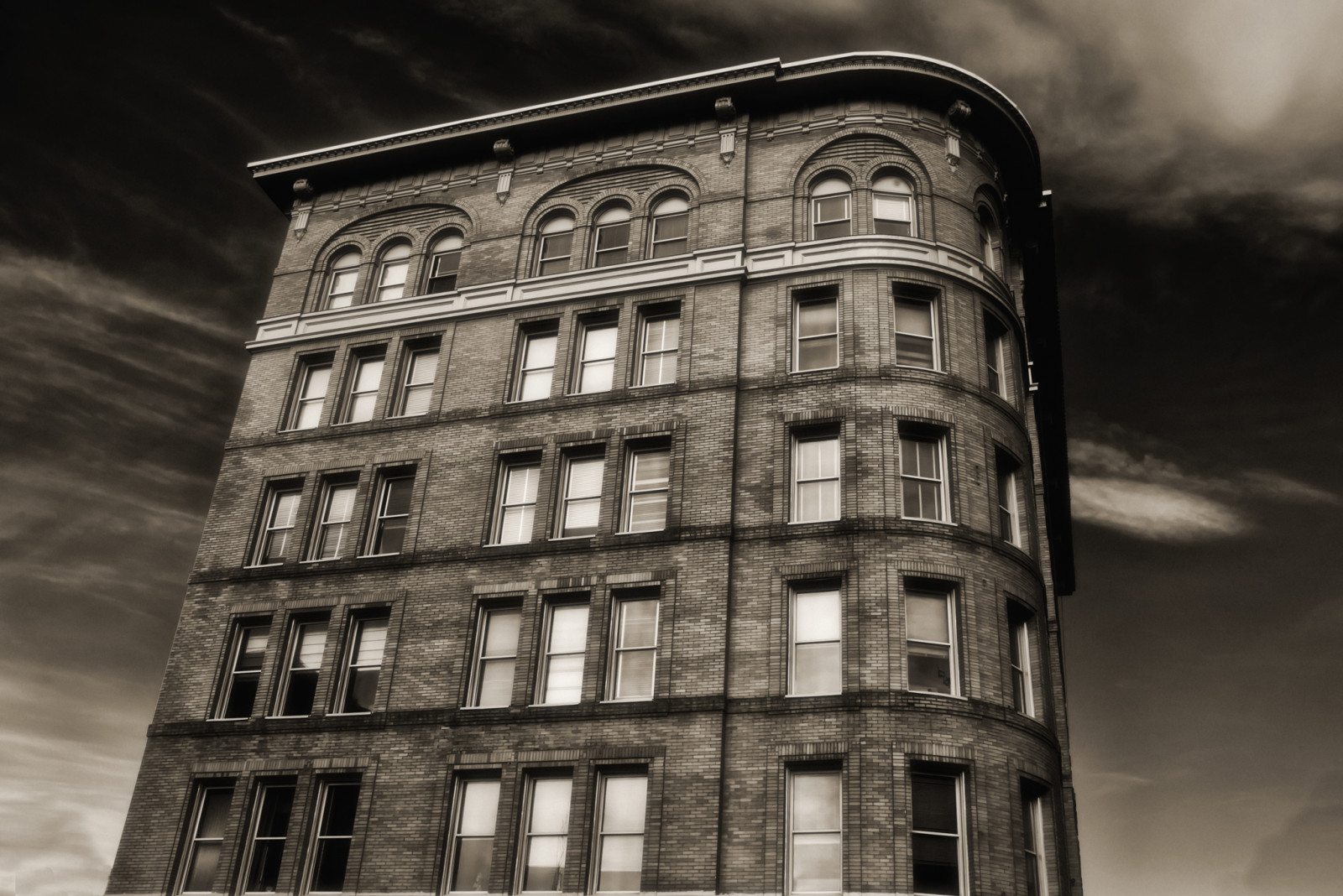 starý, černobílý, okno, město, architektura, budova, nebe, dějiny, metropole, Maine, úhel, scéna, T, mezník, fasáda, Černý a bílý, monochromatické fotografování, Bangor, hinds