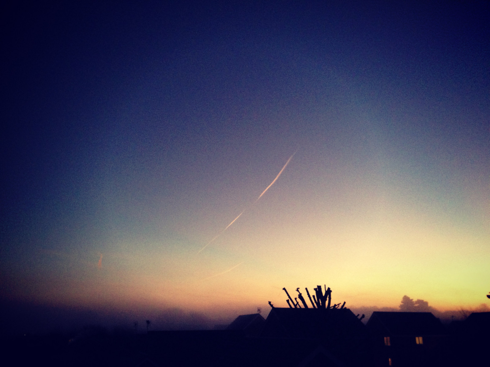 cielo, atmosfera, ultimi bagliori, Natural landscape, crepuscolo, fenomeno atmosferico, cielo rosso al mattino, tramonto, oggetto astronomico, orizzonte, Alba, nube, calore, calma, Sole, paesaggio, alba, fenomeno meteorologico, evento, scienza, albero, oscurità, città, cumulo, sera, oceano, retroilluminazione, notte, collina, silhouette