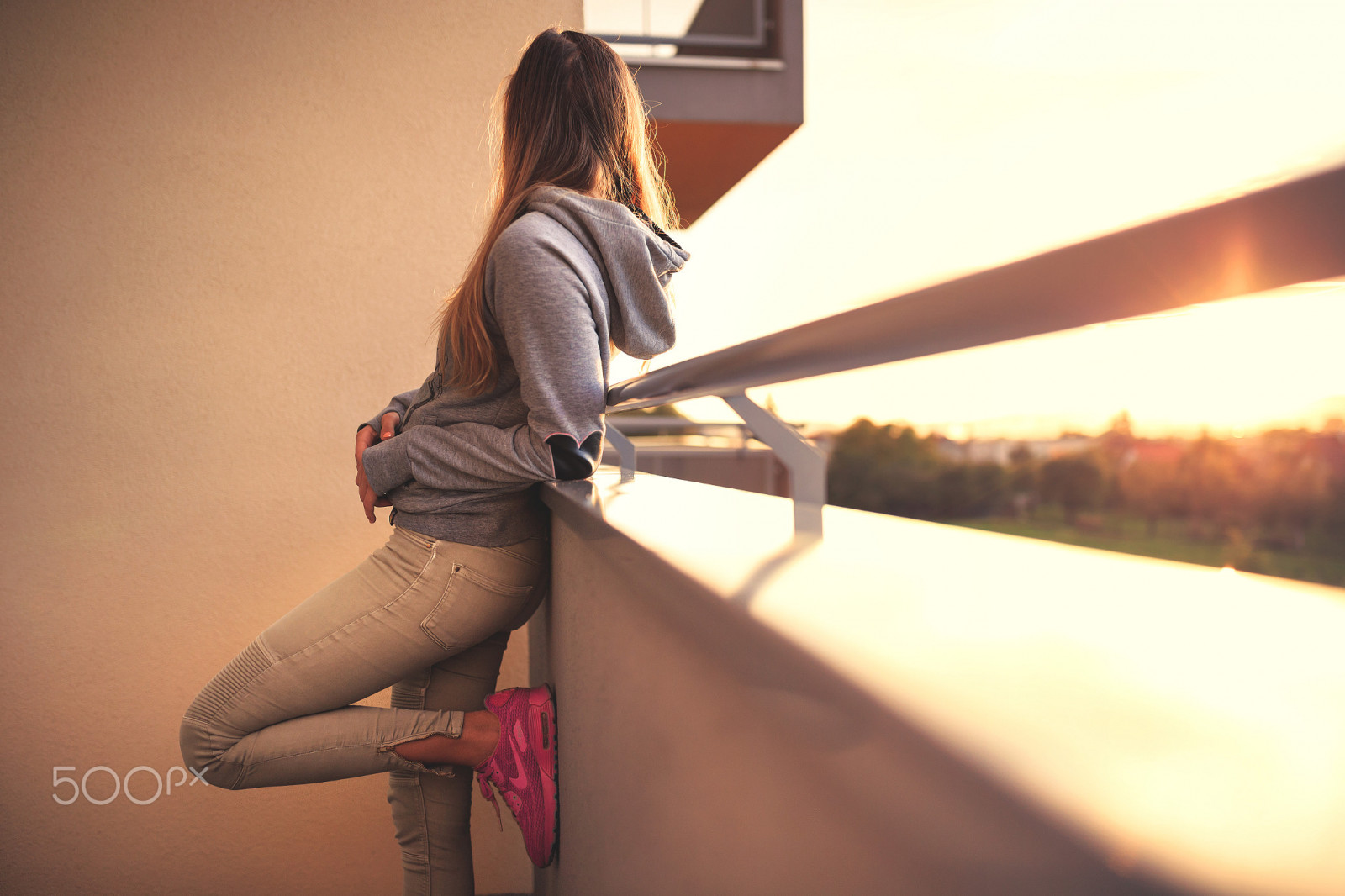 ženy, model, Dusan Bartos, dlouhé vlasy, rovné vlasy, kaštanové vlasy, Nike, džíny