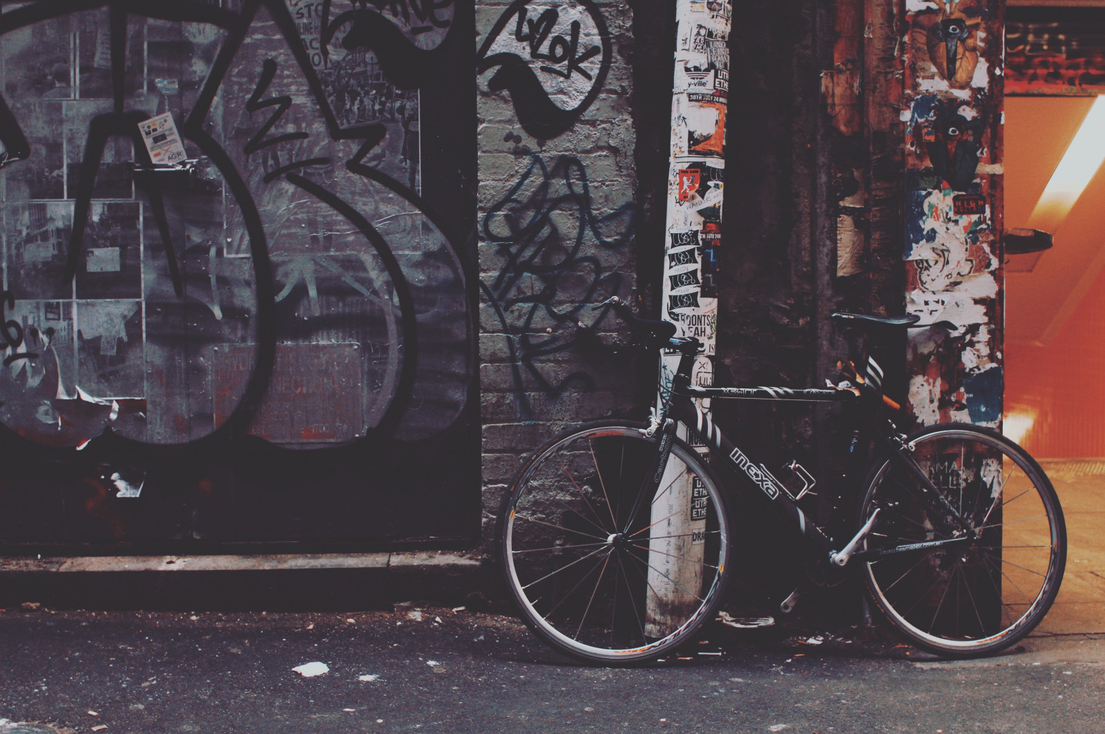 bicycle, vehicle, graffiti, ART, yard, sports equipment, land vehicle