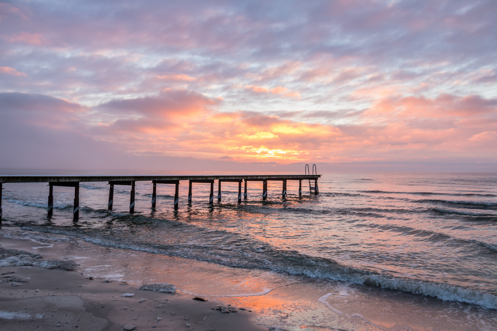 sollys, solnedgang, hav, kyst, sand, afspejling, himmel, vinter, strand, solopgang, kold, aften, morgen, kyst, frost, horisont, mole, dok, skumring, rime, Sky, daggry, ocean, bølge, Brygga, vinter, Kallt, Skateholm, rimfrost, efterglød, krop af vand, vind-bølge