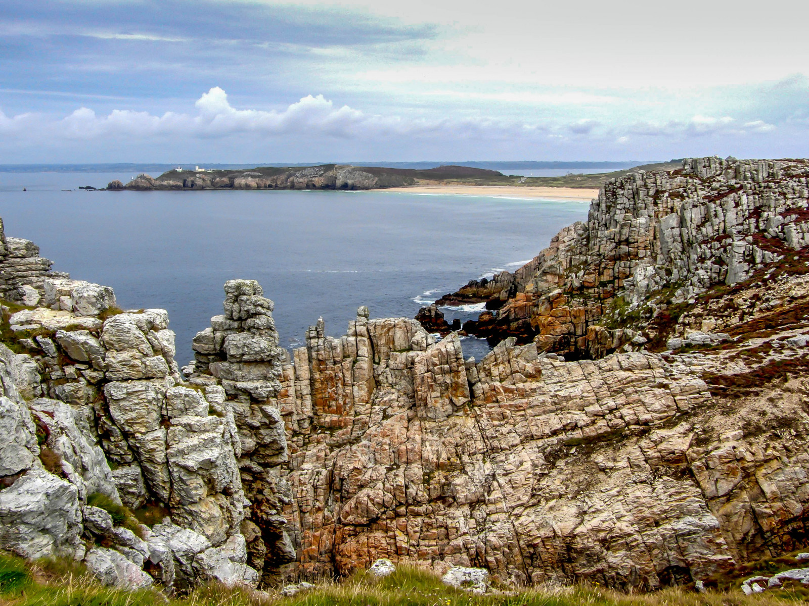 paesaggio, mare, baia, acqua, roccia, natura, puntellare, erba, cielo, spiaggia, costa, scogliera, faro, orizzonte, rocce, estate, mantellina, natura selvaggia, caldo, Scoperta, Formazione, Terreno, nube, albero, montagna, paesaggio marino, filo, baia, plage, phare, Brittany, bretagne, Breizh, montanaro, oceano Atlantico, lago, geologia, presqu ledecrozon, abbattere, pointe, Klippe, promontorio, promontorio, finistere, bedrock, scarpata, affioramento, Camaretsurmer, Affascinante, Biscaya, Meratlantique, Begpenhir, Gourenezkraozon, Pennarbed, Affidabile, Begartoulinget, plant community