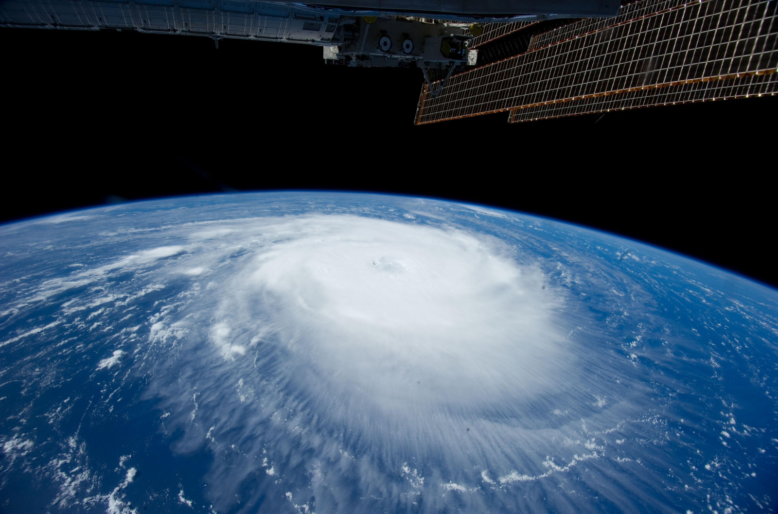 Wallpaper : 4250x2810 px, Earth, hurricane, International Space Station