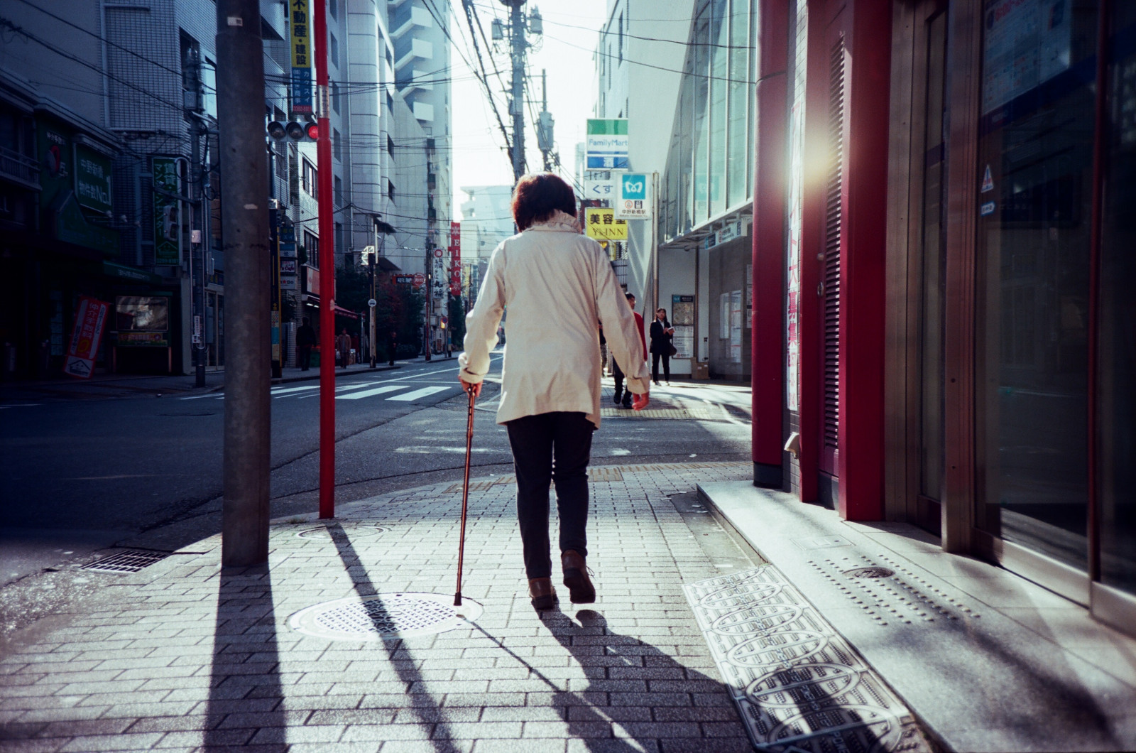 Japonsko, ulice, silnice, móda, jaro, Tokio, fotoaparát značky kodak, infrastruktura, pěší, Lomography, barva, alej, fotografie, obraz, lomo, momentka, ISO100, ektar, Lka