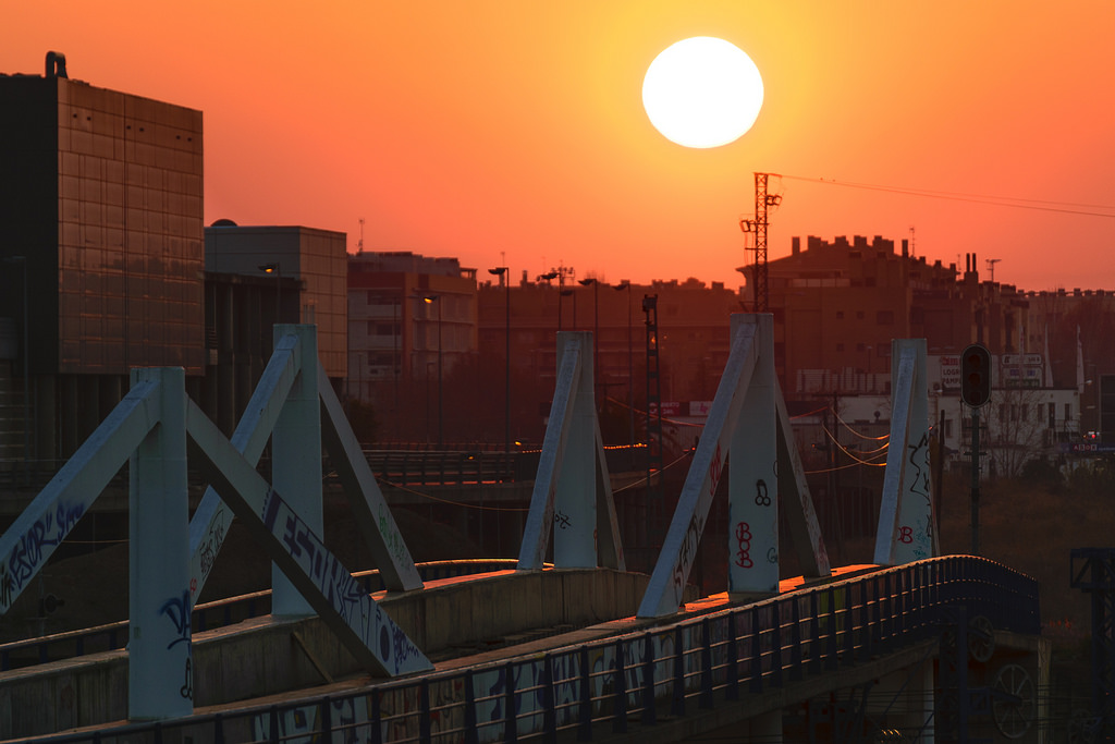Sonnenlicht, Landschaft, Sonnenuntergang, Stadt, Stadtbild, Nacht-, Minimalismus, städtisch, Betrachtung, Himmel, Sonnenaufgang, Skyline, Wolkenkratzer, Abend, Morgen, Brücke, Sonne, Geometrie, Horizont, Dämmerung, Metropole, leer, Licht, Innenstadt, Dämmerung, Gebäude, Ciudad, gestalten, Wahrzeichen, Räume, keine Leute, Minimalismo, Stadtgebiet, Metropolregion, menschliche Siedlung, Vacios, Nohuman, Geometrien, Espacios