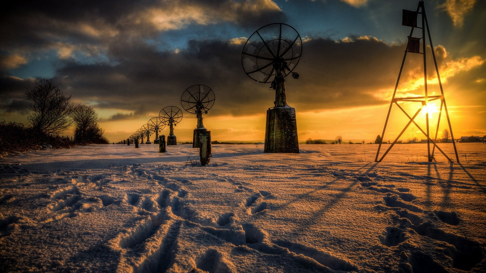 Sonnenlicht, Bäume, Landschaft, Sonnenuntergang, Nacht-, Natur, Betrachtung, Himmel, Schnee, Winter, Wolken, Sonnenaufgang, Abend, Morgen, Sonne, HDR, Sonnenstrahlen, Wind, Horizont, Technologie, Dämmerung, Antenne, Satelliten, Licht, Wolke, Wetter, Dämmerung, Jahreszeit, Computer-Tapete