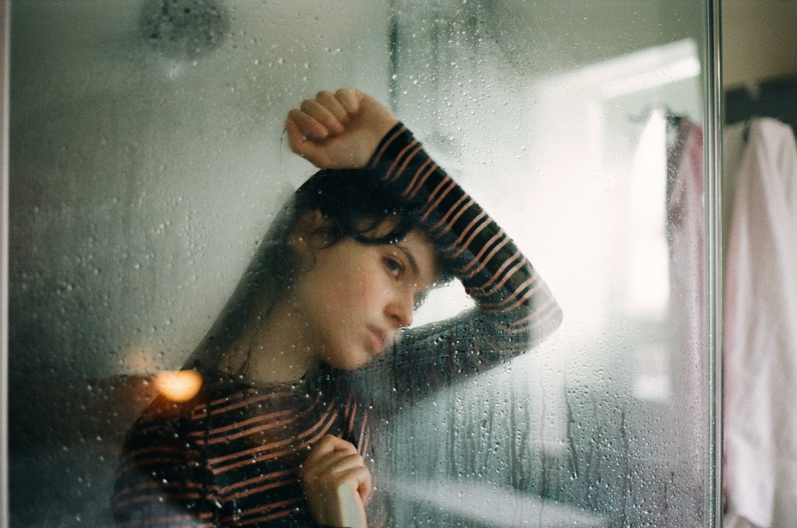 ผู้หญิง, โมเดล, แนวตั้ง, มองไป, สีน้ำตาล, แต่งตัว, เสื้อกันหนาว, แฟชั่น, เจสเฮอร์ซ็อค, ฝักบัว, อารมณ์, คน, หญิงสาว, ความงาม, ผู้หญิง, ผู้หญิง, รูปถ่าย, ภาพ, ภาพรวม, การถ่ายภาพ, ปฏิสัมพันธ์