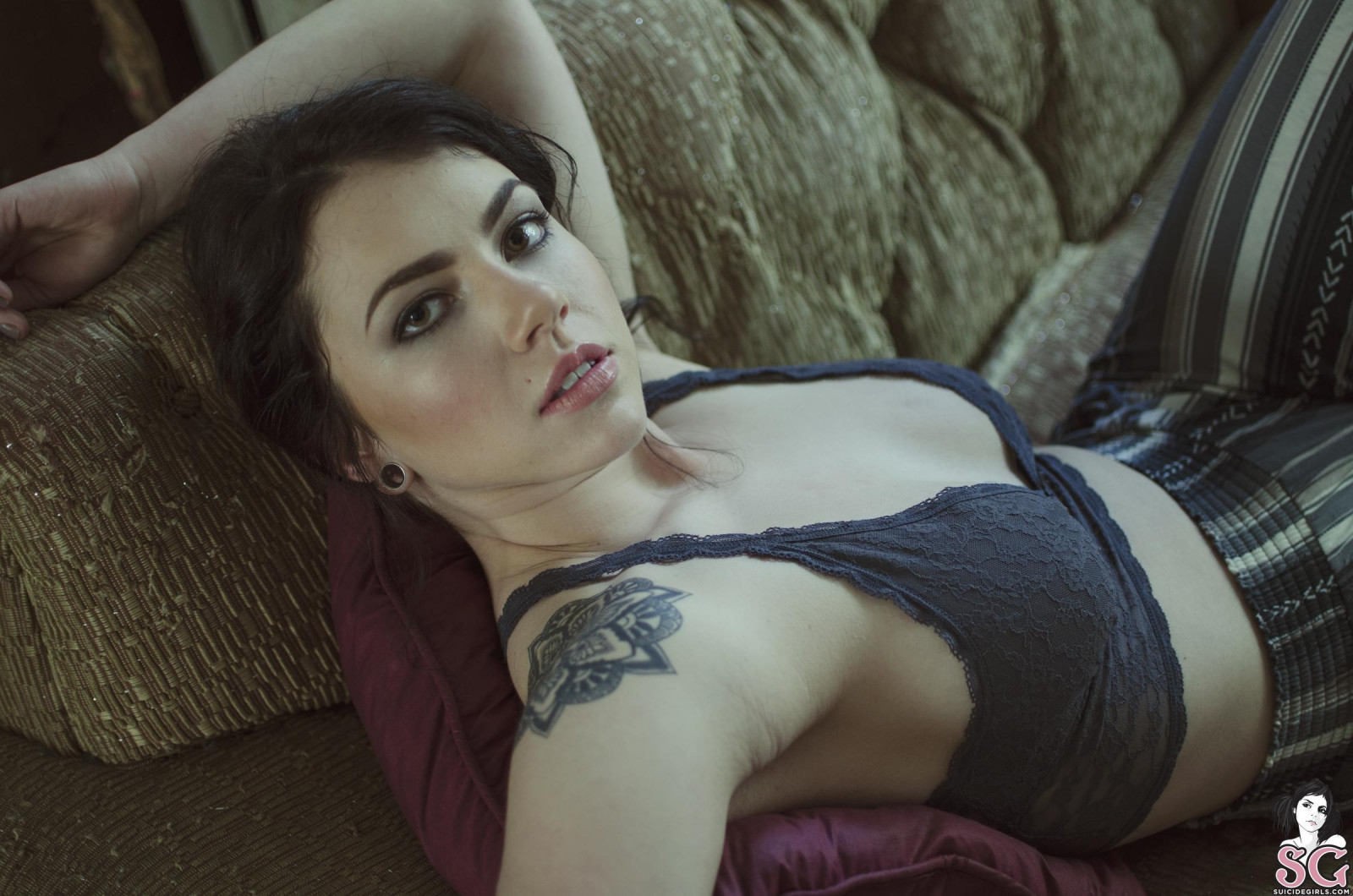 model, fotografering, sort hår, Suicide Girls, Person, tøj, Milenci, pige, skønhed, hånd, dame, ben, billede, Photo shoot, brunt hår, nøgenmodel, mave, menneskelige legeme, lår