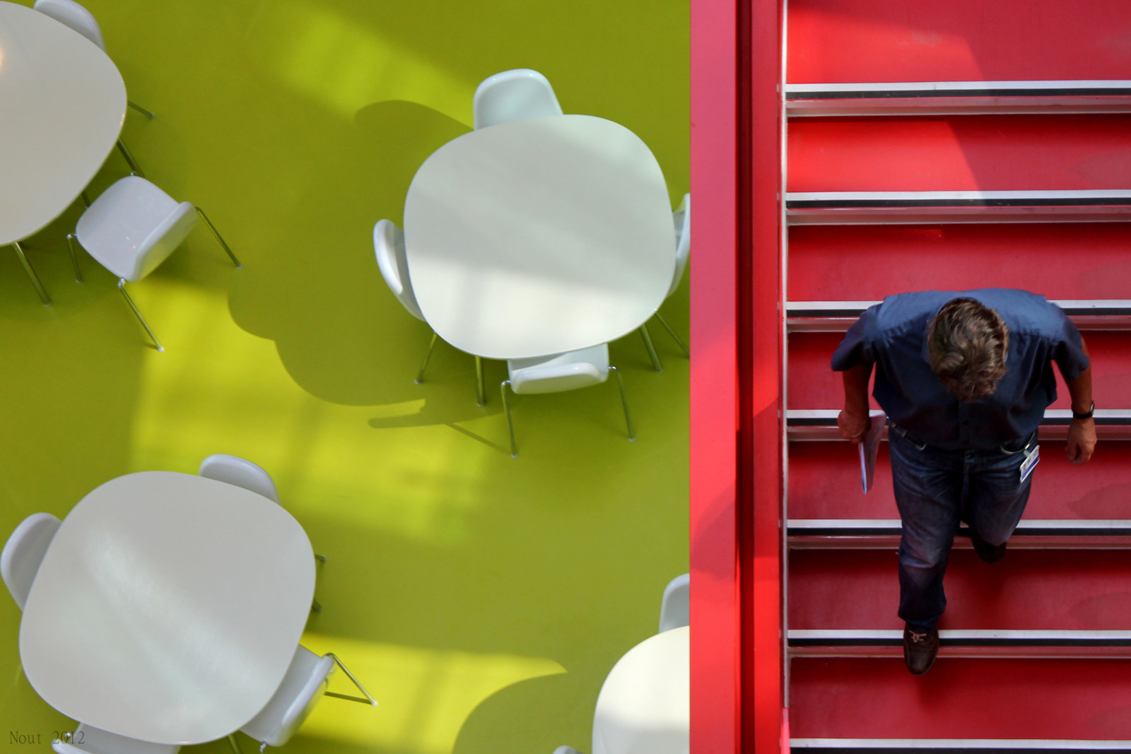 mennesker, hvid, rød, skygge, tabel, studerende, grøn, Canon, sommer, Holland, trappe, Person, gå, Utrecht, 2012, lys, farve, gå, blomst, stole, 550, eos, fælde, sammensætning, nederland, thenetherlands, licht, 550D, rood, EOS550D, zomer, produkt, Nout, noutyboy, schaduw, compositie, groen, stoel, Uithof, Tafel, stoelen, UMC
